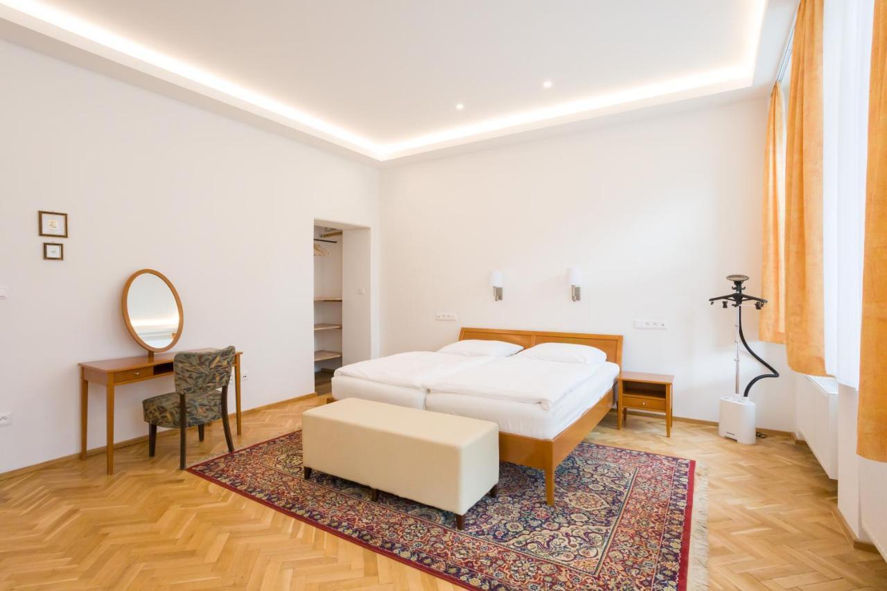 Luxusni Velky Apartman S Terasou V Centru Litomysle Kültér fotó